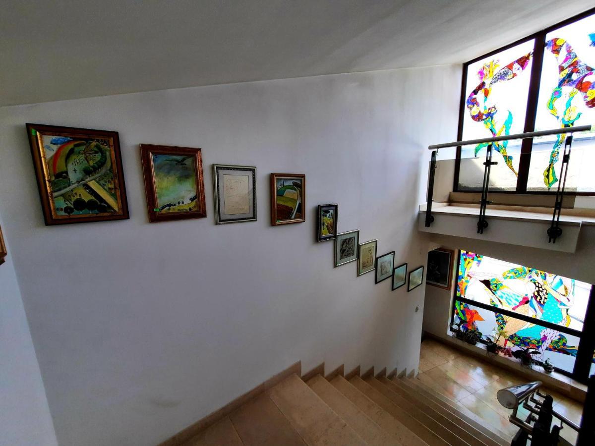 Family Art Hotel Gallery Pleven Luaran gambar